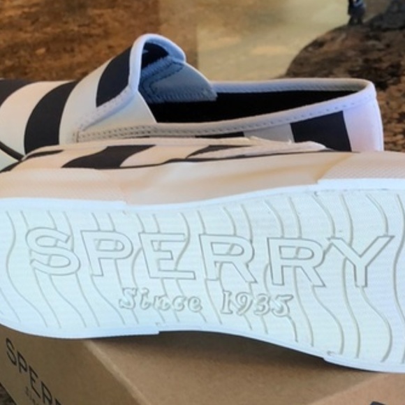 SPERRY Top-Sider Marina Stripe Sneakers LIKE NEW! - Picture 2 of 3